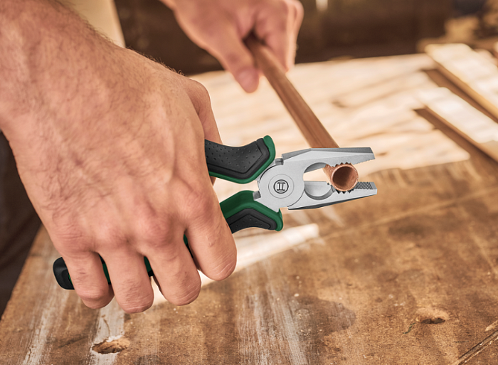 Набор плоскогубцев