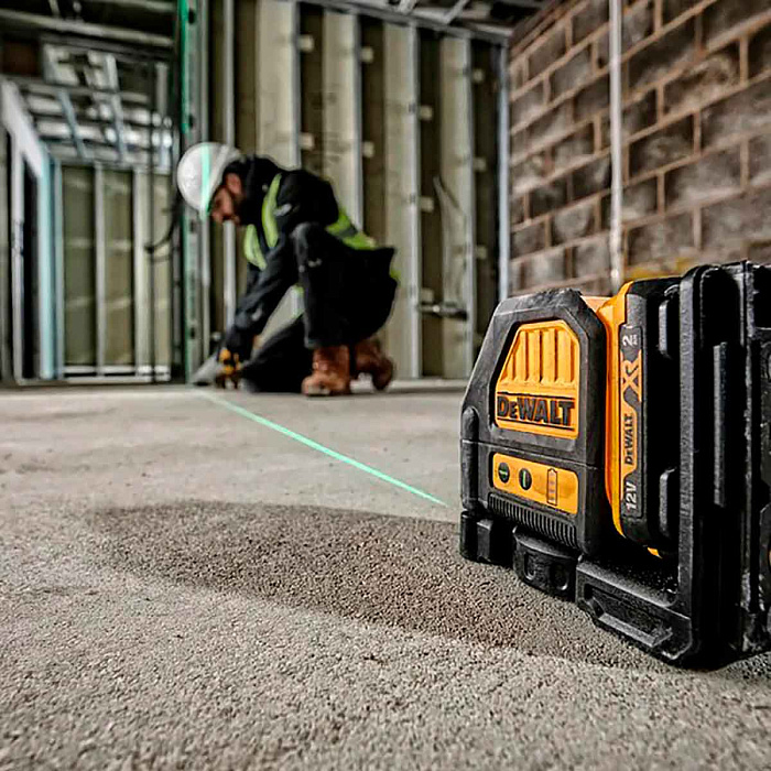 Лазерный уровень DEWALT DCE088D1G с зеленым лучом