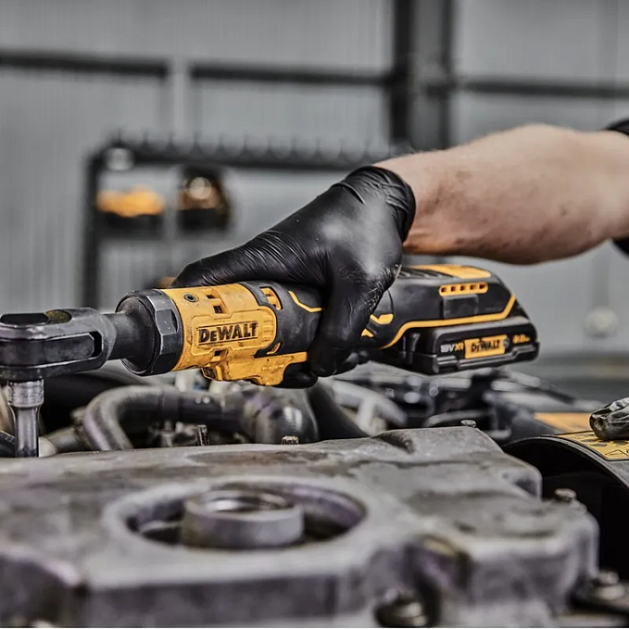 Аккумуляторный угловой  гайковерт DeWalt DCF512D1G-QW