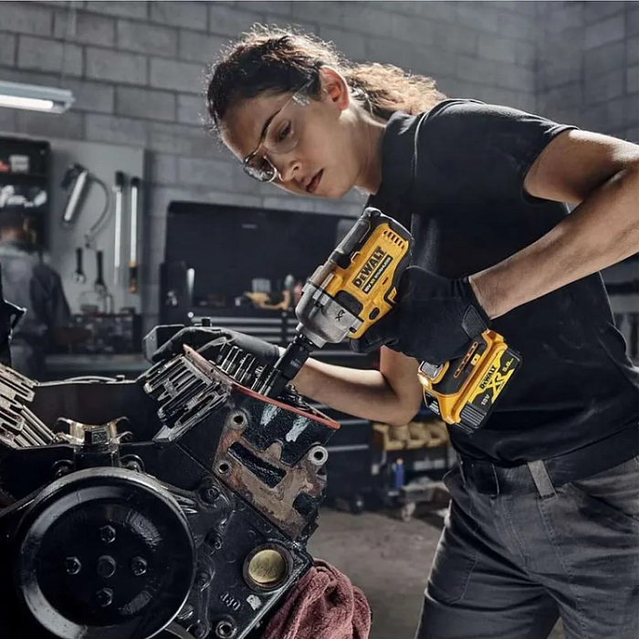 Аккумуляторный гайковерт ударный бесщёточный DeWALT DCF892NT-XJ