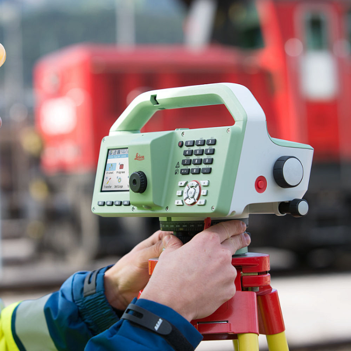 Цифровой нивелир Leica LS10 (0.3 мм)