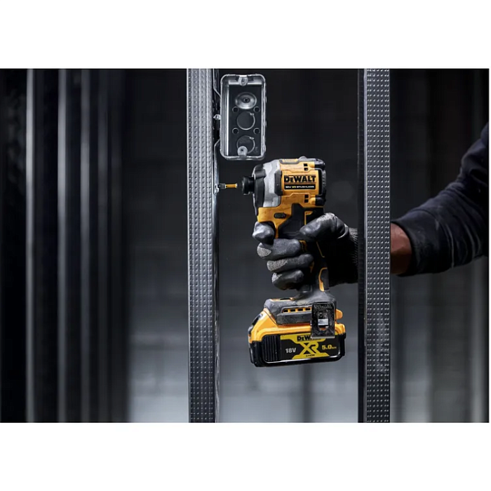 Аккумуляторный импульсный шуруповерт DeWALT DCF850N-XJ