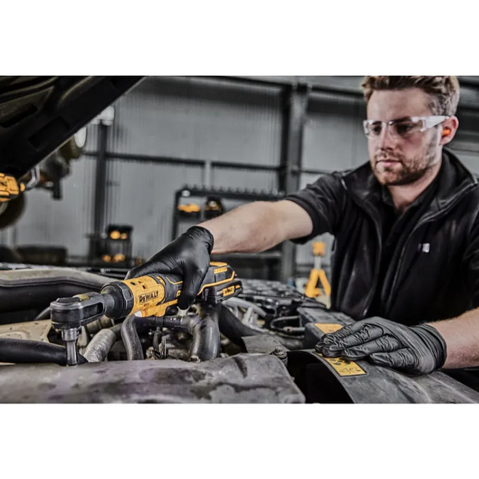 Аккумуляторный угловой  гайковерт DeWalt DCF512D1G-QW